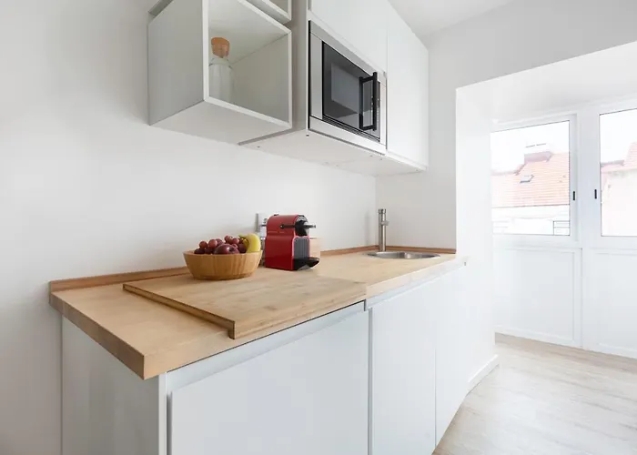 Bairro Alto Bronze Of Art