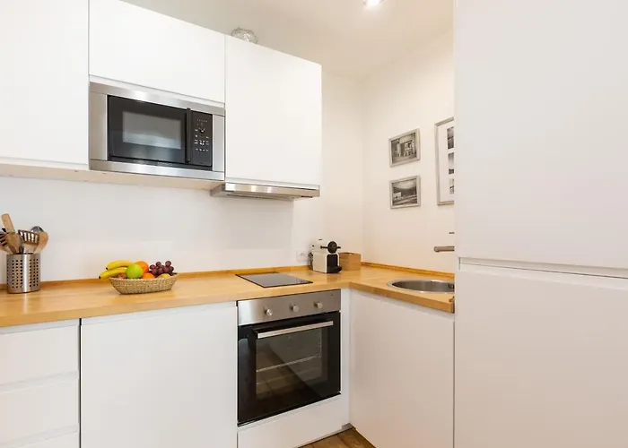 Bairro Alto Bronze Of Art