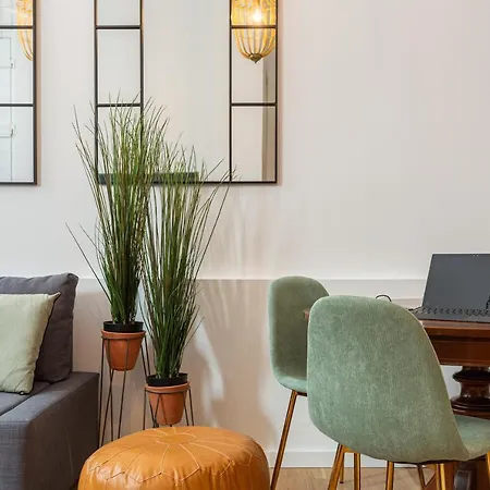 Bairro Alto Bronze Of Art * ליסבון