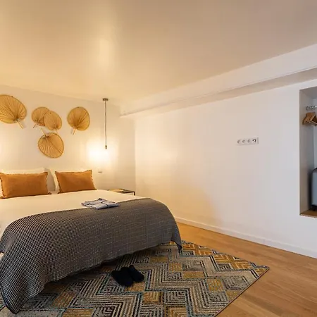 Apartamento Bairro Alto Bronze Of Art *