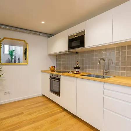 Apartamento Bairro Alto Bronze Of Art *