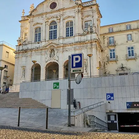 Bairro Alto Bronze Of Art דירה
