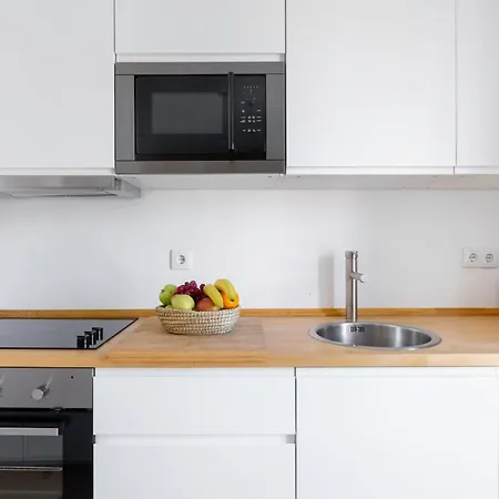 Bairro Alto Bronze Of Art ליסבון