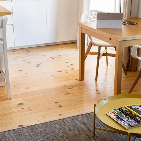 Apartamento Bairro Alto Bronze Of Art *