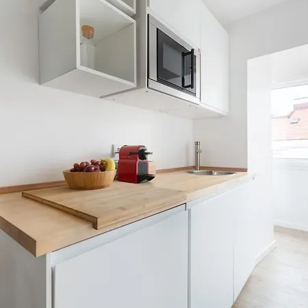 Bairro Alto Bronze Of Art