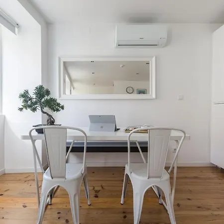 Apartamento Bairro Alto Bronze Of Art *