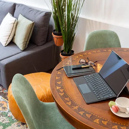 Bairro Alto Bronze Of Art Lizbona