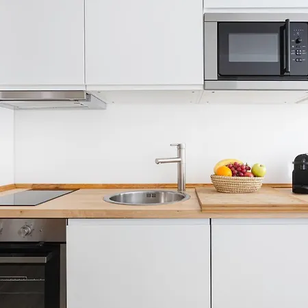 Bairro Alto Bronze Of Art Lizbona