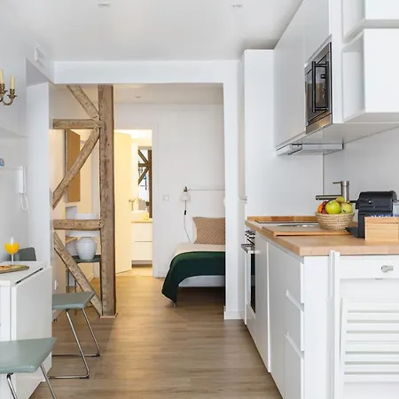 Bairro Alto Bronze Of Art *