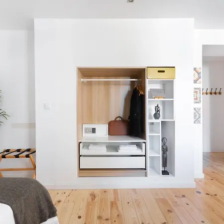 Bairro Alto Bronze Of Art *