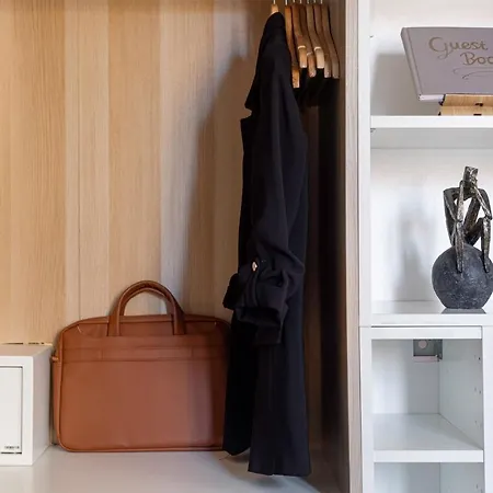 Bairro Alto Bronze Of Art Lissabon