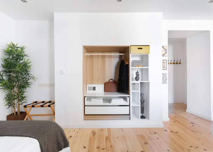 Bairro Alto Bronze Of Art *