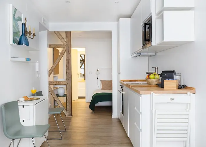 Bairro Alto Bronze Of Art *