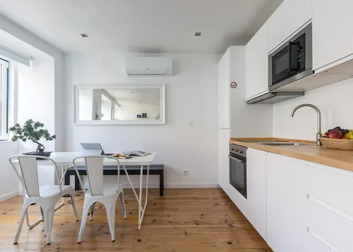 Bairro Alto Bronze Of Art